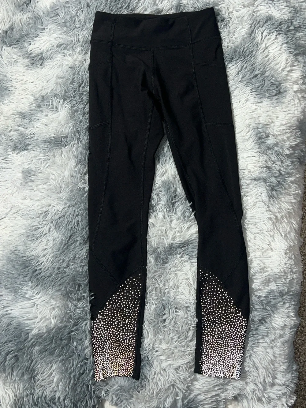 Women’s Lululemon Size 2 Black Capri Leggings with Pockets and Reflective Accent
